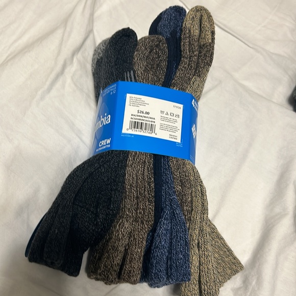 Columbia pack of 4 crew socks. Solid colors New . - Picture 2 of 6